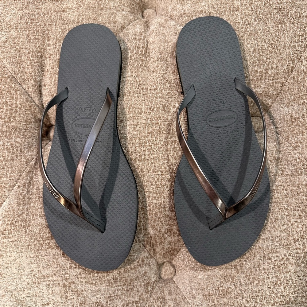 Havaiana’s Flip Flops-Silver